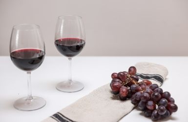 Top 9 Benefits of Drinking Red Wine